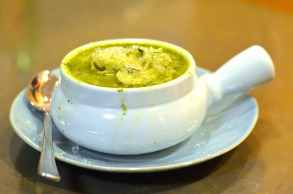 Spinach and Artichoke Tortellini Soup